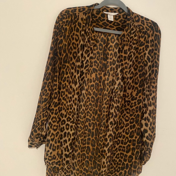 H&M cheetah print button down blouse - Picture 2 of 13